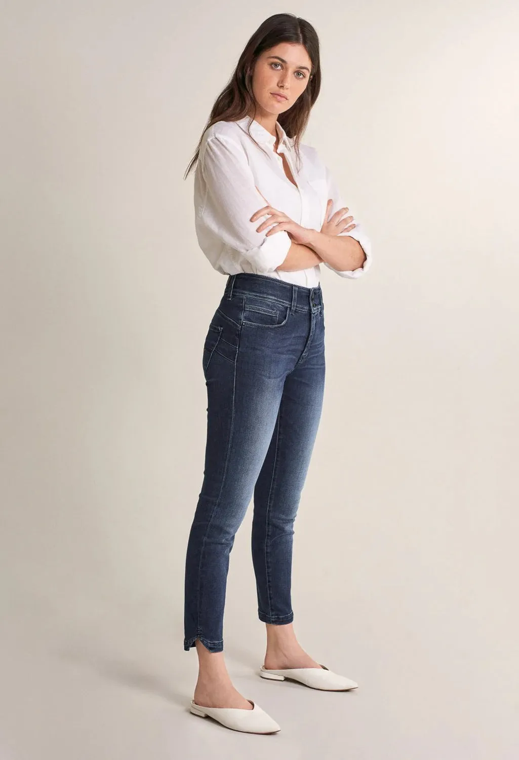 28 Leg Push In Secret Capri Jeans with Embroidered Details