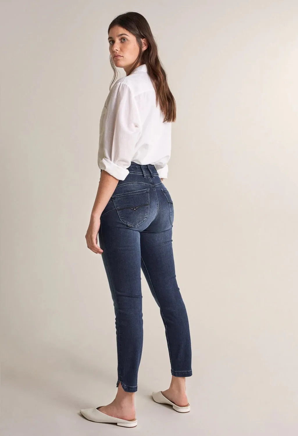 28 Leg Push In Secret Capri Jeans with Embroidered Details