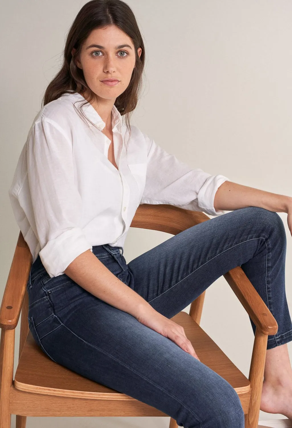 28 Leg Push In Secret Capri Jeans with Embroidered Details