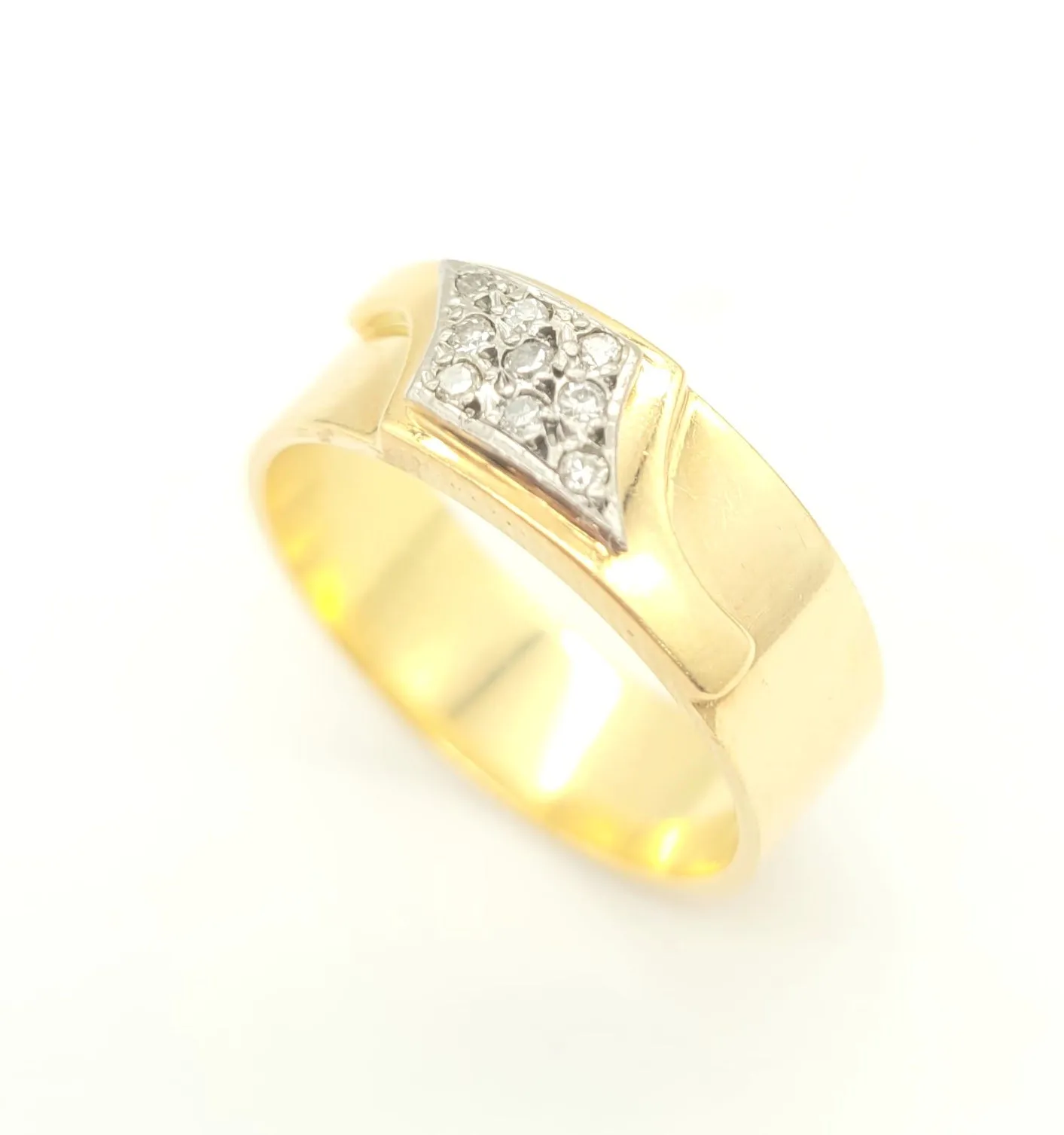 New 18kt Gold Diamond Ring